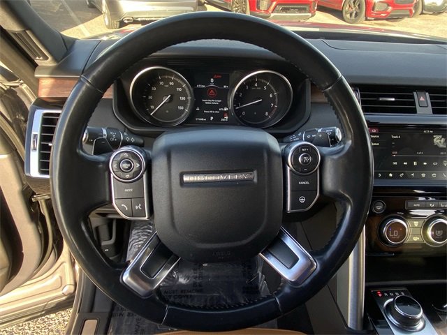 Used 2017 Land Rover Discovery HSE image 10