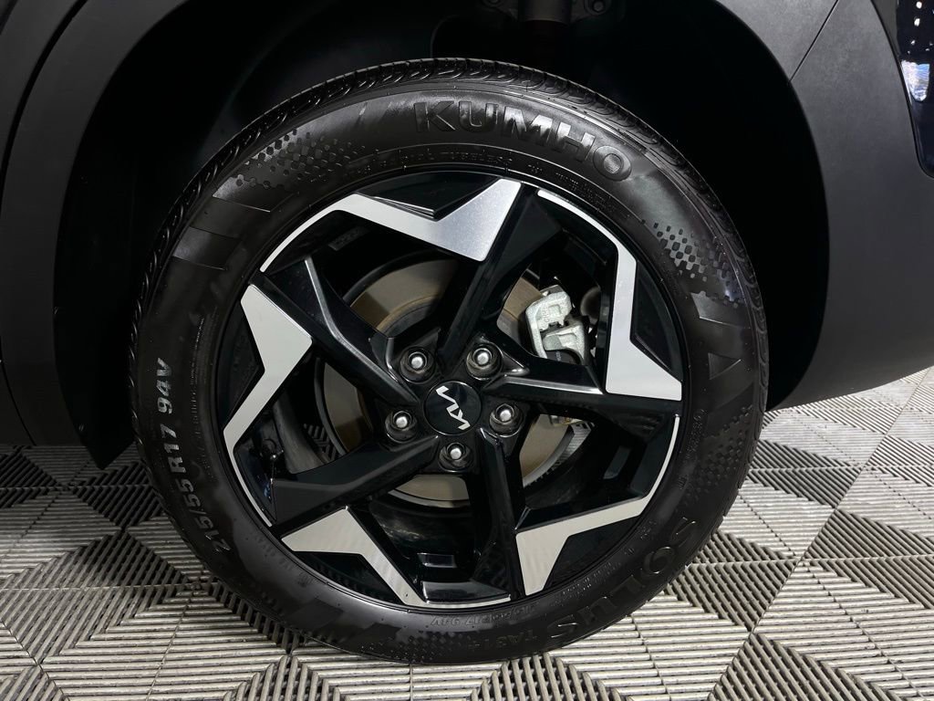 Used 2025 Kia Seltos EX image 12