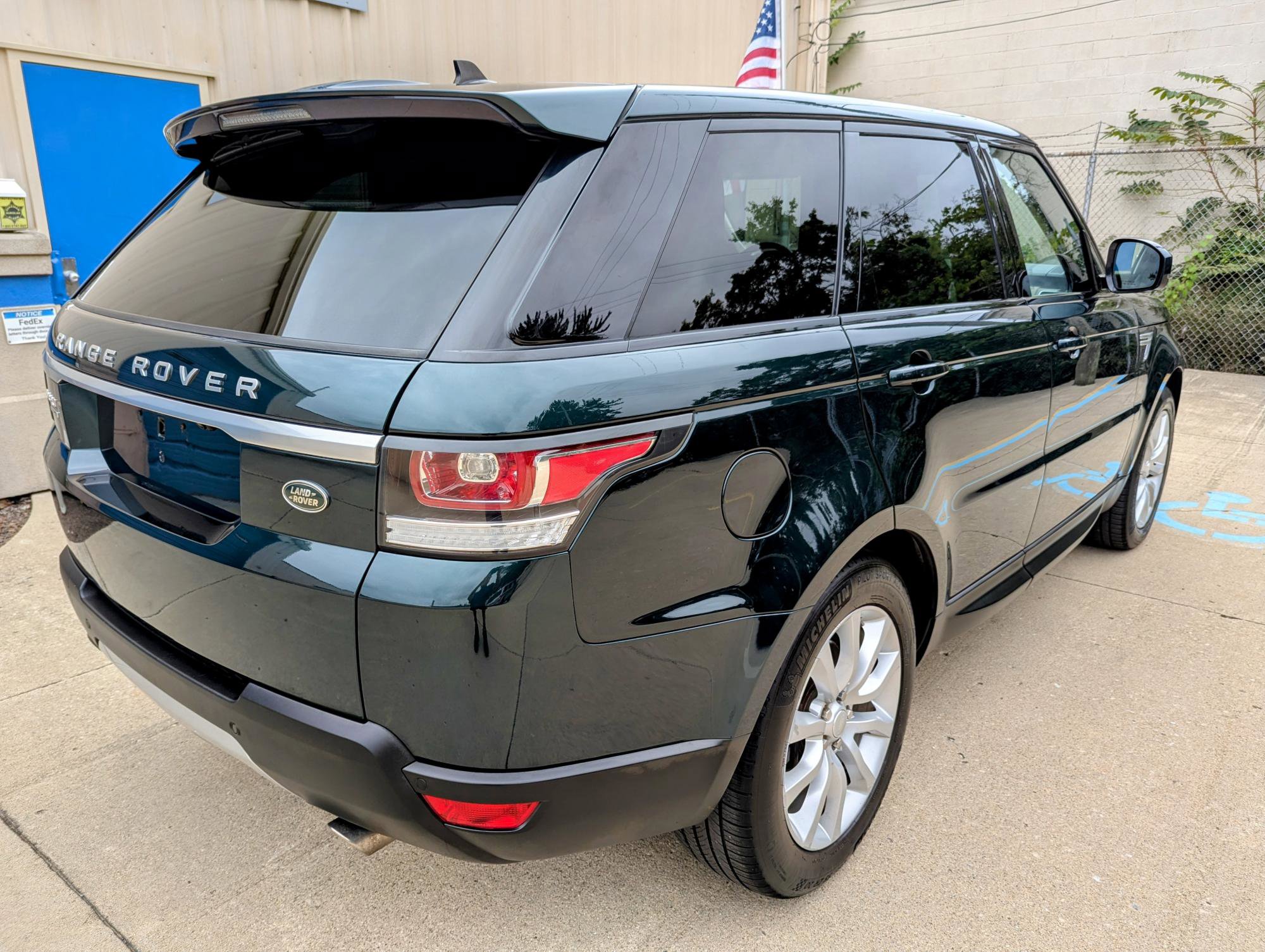 Used 2015 Land Rover Range Rover Sport HSE image 14