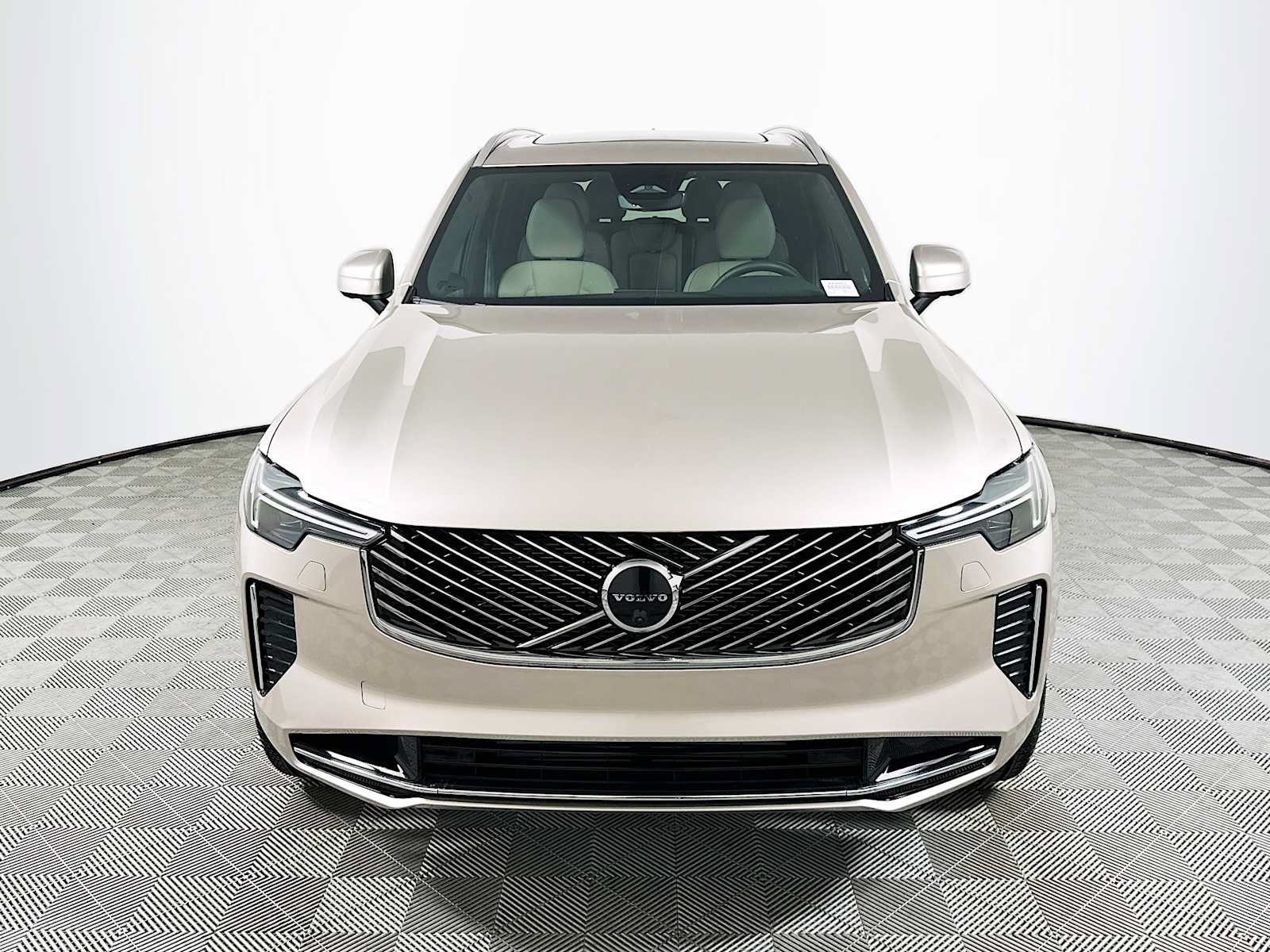 New 2026 Volvo XC90 T8 Plus w/ Protection Package Premier AWD/4WD image 2
