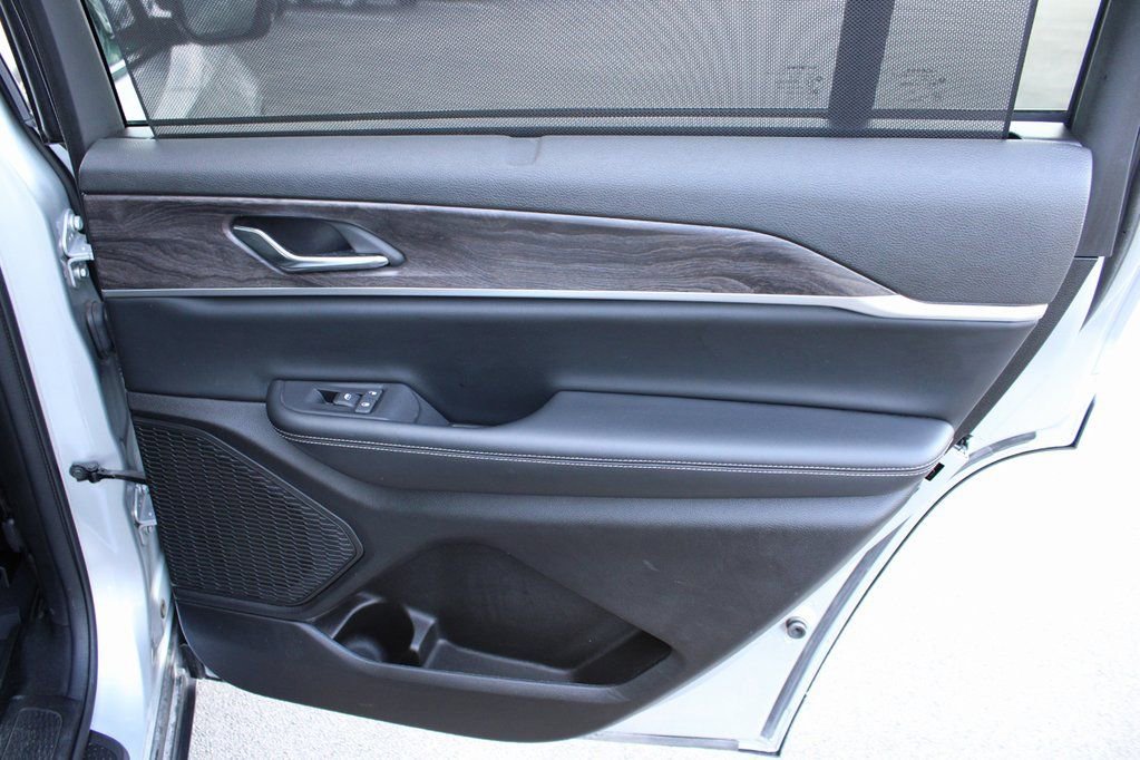 Used 2024 Jeep Grand Cherokee L Limited w/ Luxury Tech Group II image 17