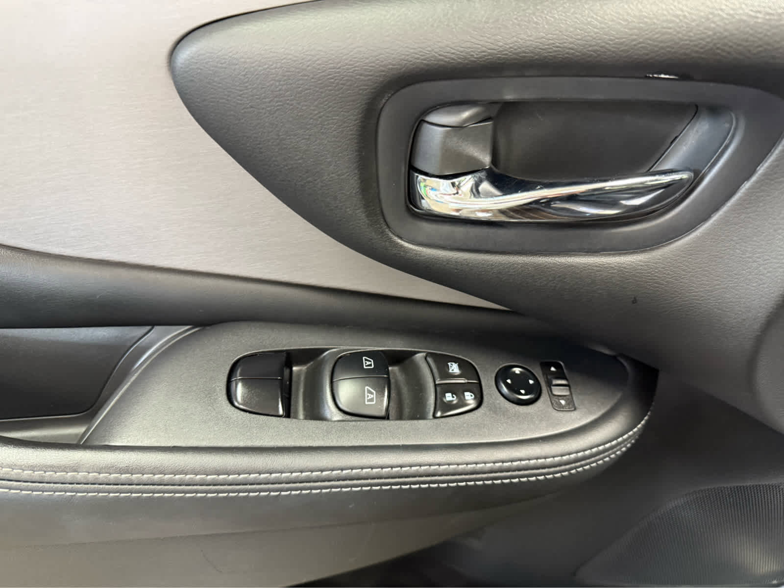 Used 2024 Nissan Murano SV w/ SV Midnight Edition Package image 10
