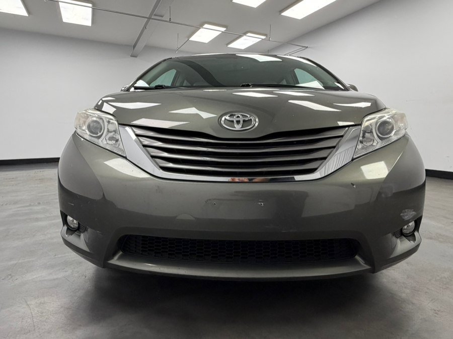 Used 2011 Toyota Sienna XLE w/ Premium Pkg AWD/4WD image 10