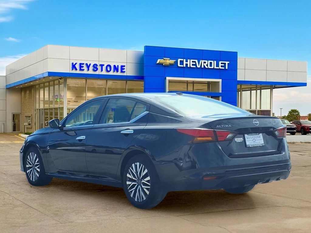 Used 2025 Nissan Altima 2.5 SV FWD image 5