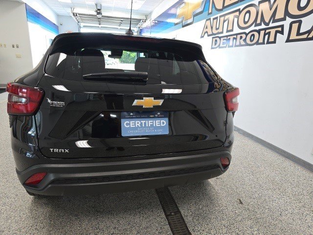 Certified 2024 Chevrolet Trax LS w/ Driver Confidence Package image 12