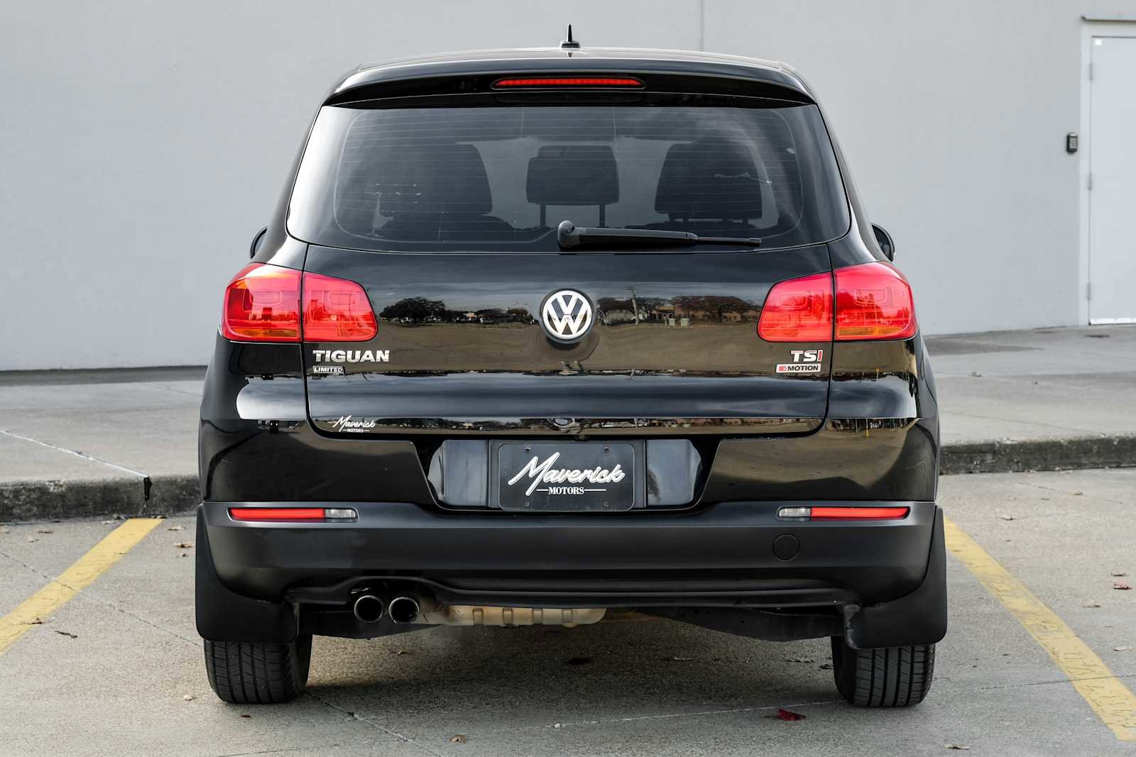 Used 2017 Volkswagen Tiguan S image 9