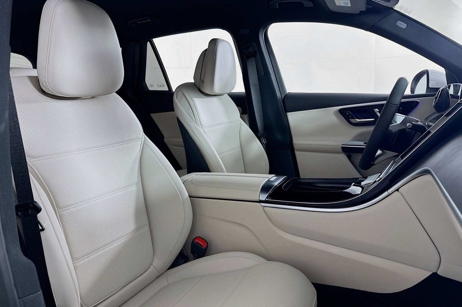 Certified 2026 Mercedes-Benz GLC 300 image 8