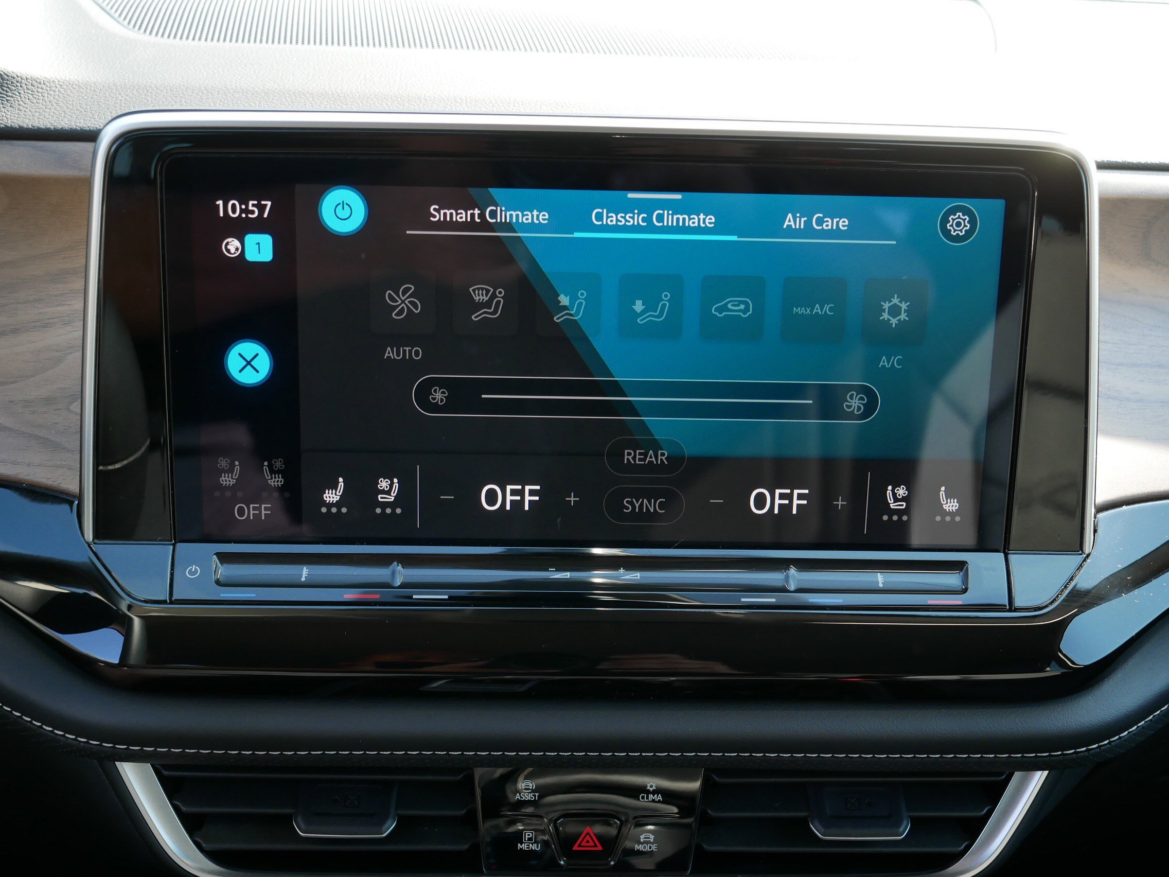 Used 2025 Volkswagen Atlas SE image 23