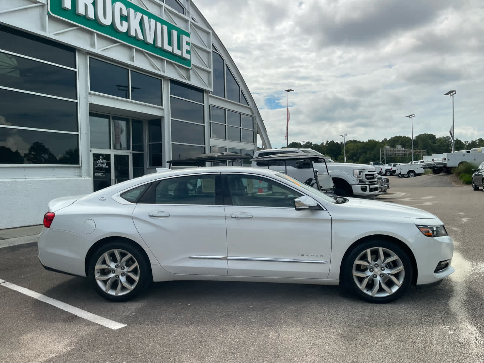 Used 2017 Chevrolet Impala Premier w/ Enhanced Convenience Package FWD image 4