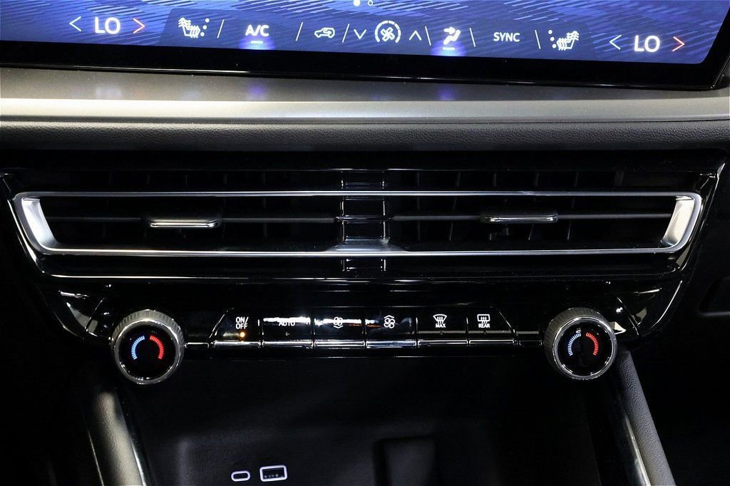New 2025 Chevrolet Traverse LT w/ Enhanced Driving Package FWD image 27