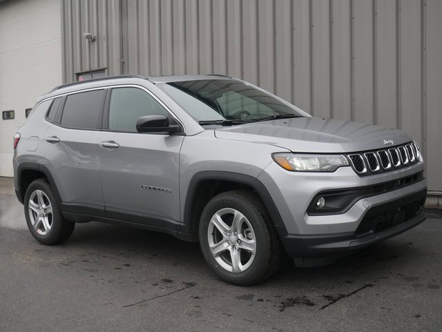 Used 2024 Jeep Compass Latitude w/ Sun and Sound Group image 8