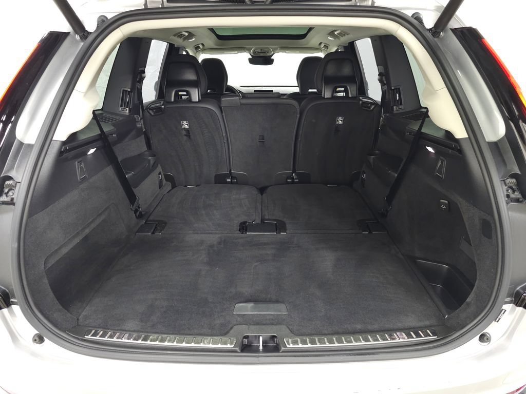 Certified 2025 Volvo XC90 B5 Plus AWD/4WD image 9