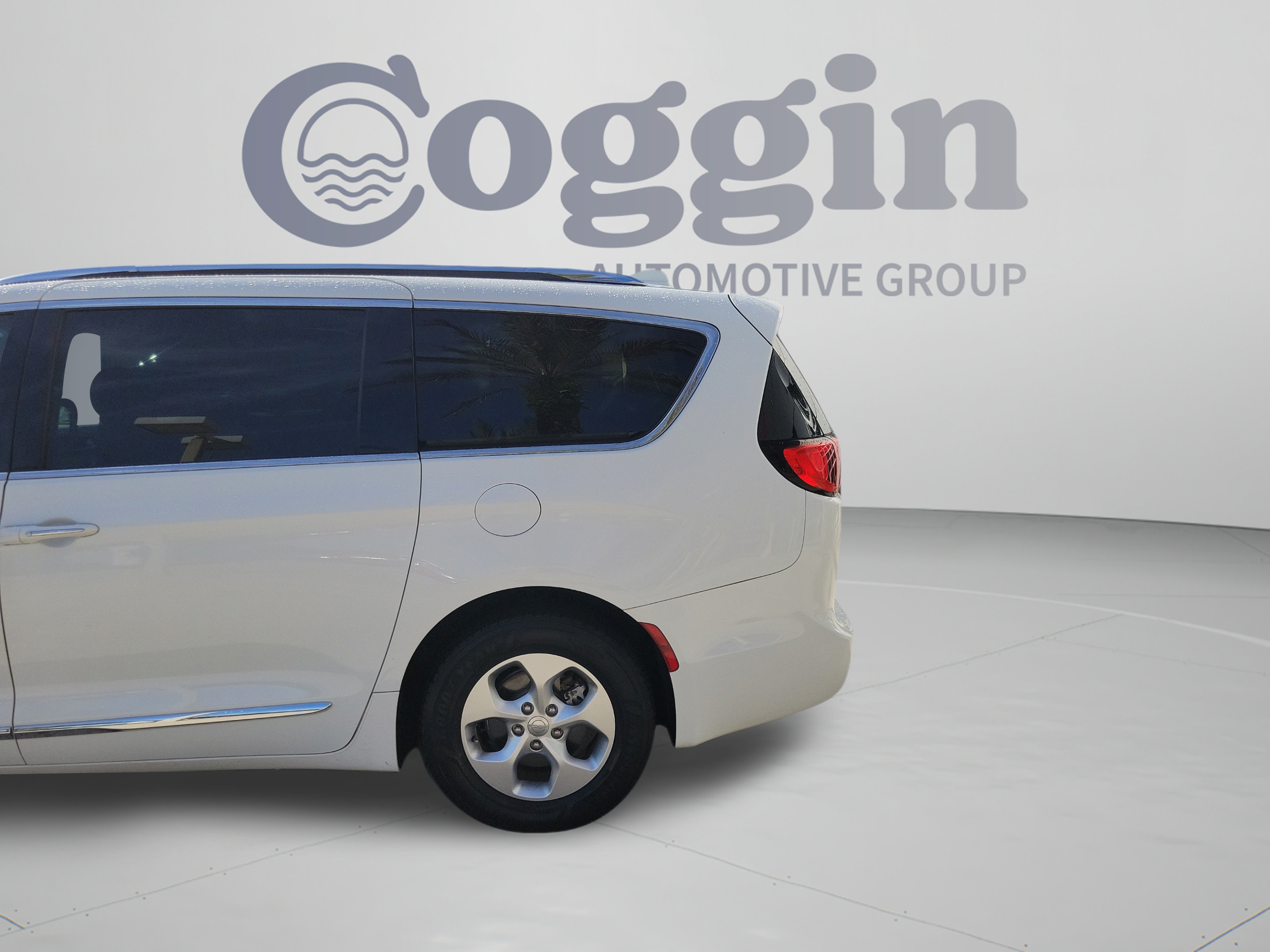 Used 2017 Chrysler Pacifica Touring-L Plus FWD image 31