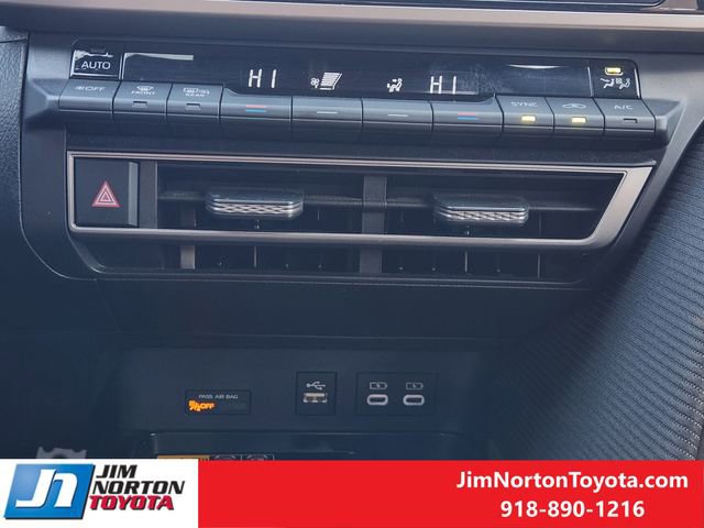 Used 2025 Toyota Camry SE image 21