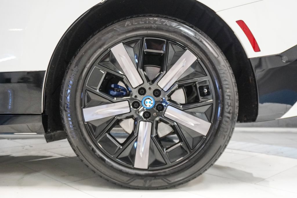 Used 2024 BMW iX xDrive50 w/ Sport Package AWD/4WD image 35