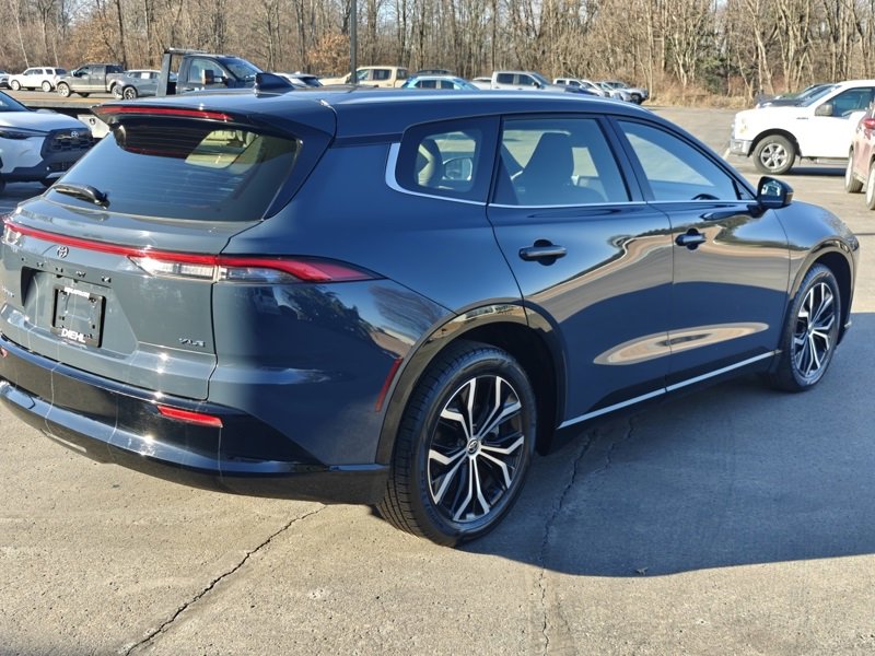 Used 2025 Toyota Crown Signia image 4