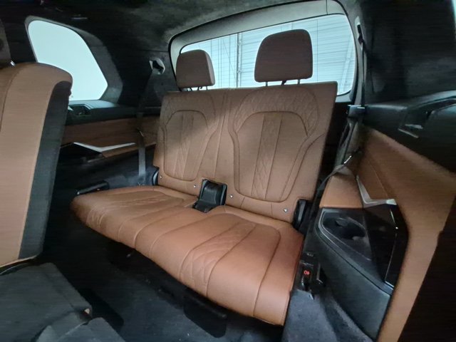 Used 2025 BMW X7 M60i AWD/4WD image 23