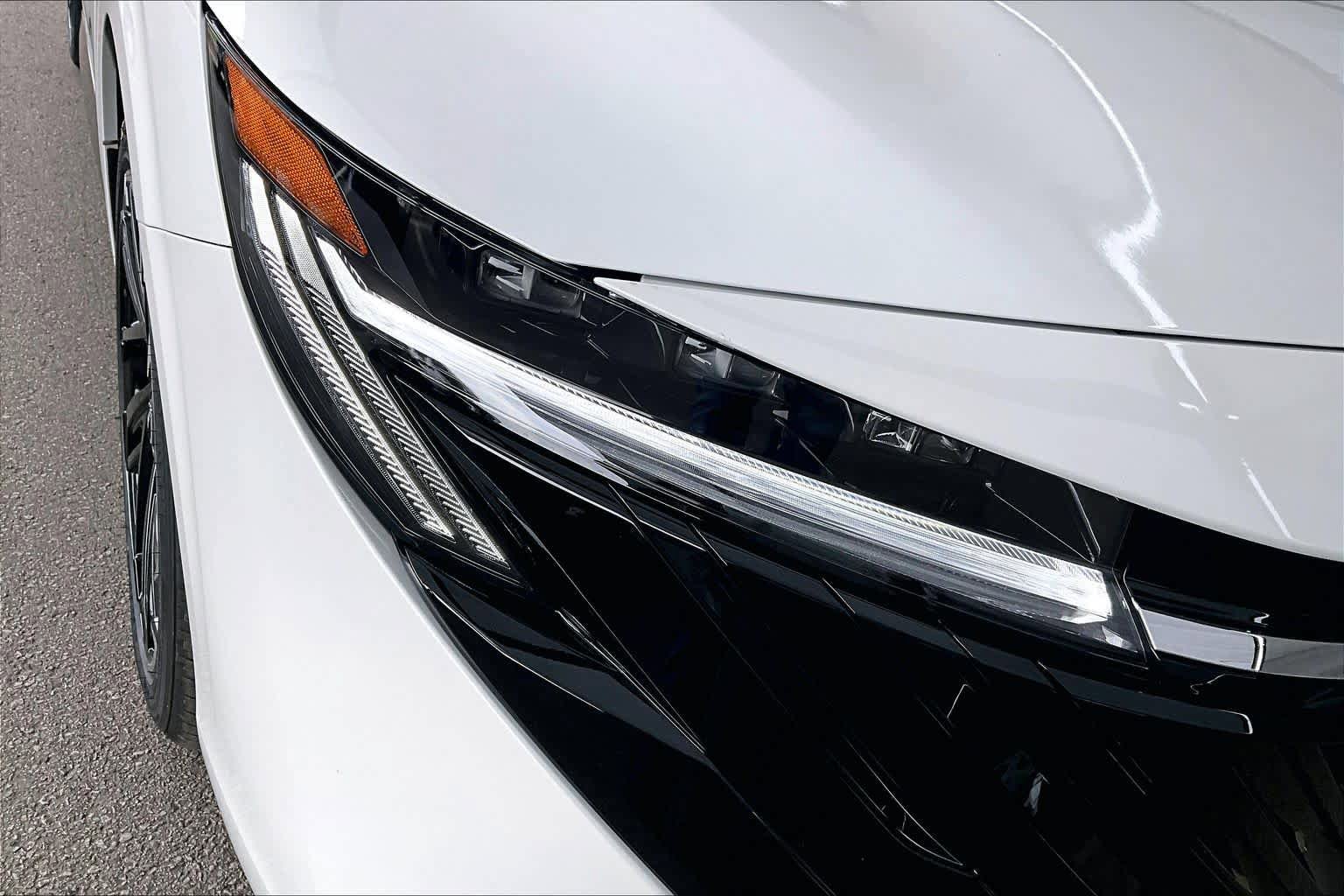 New 2026 Nissan Sentra SR FWD image 18