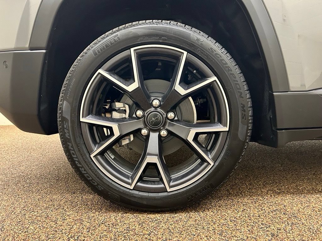 New 2026 Jeep Cherokee Overland w/ Advanced Pro Tech Group AWD/4WD image 27