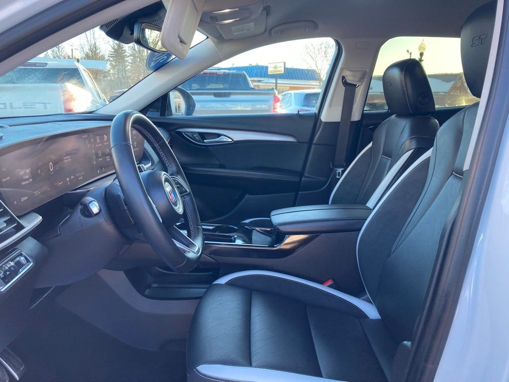 Certified 2025 Buick Envision Sport Touring image 10