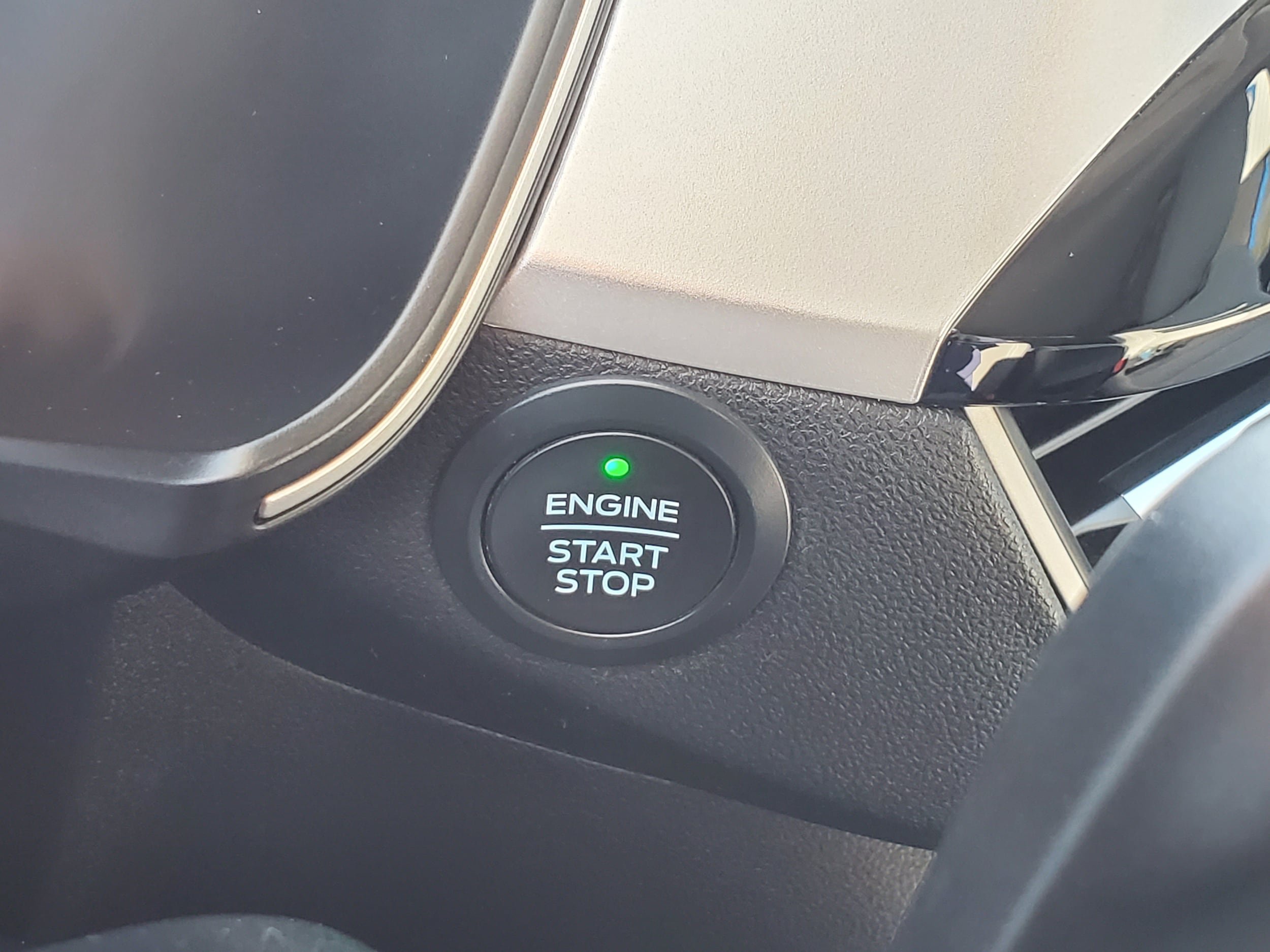 Used 2020 Ford Escape SE FWD image 21