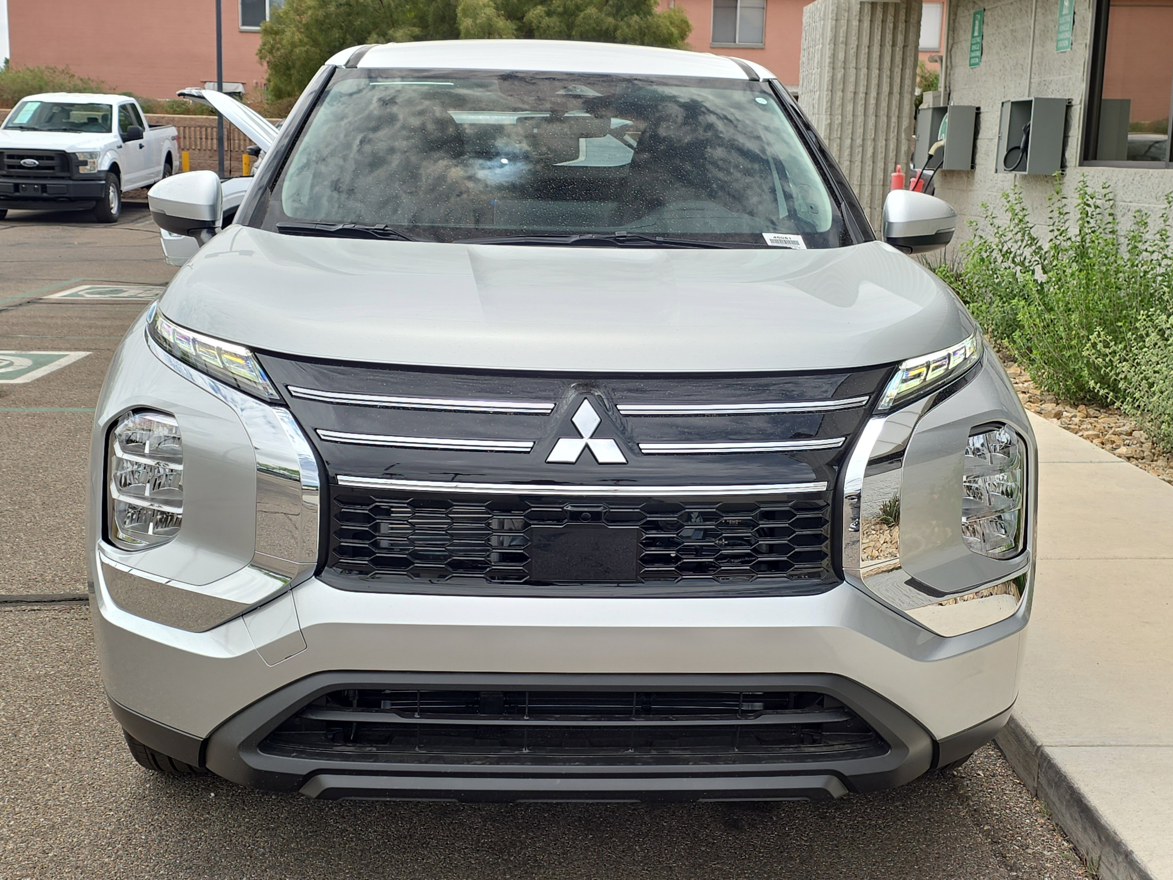 New 2026 Mitsubishi Outlander ES FWD image 2
