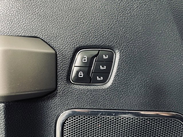 Used 2022 Ford F350 Lariat w/ Chrome Package image 20