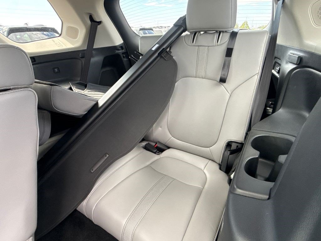 Certified 2025 Honda Pilot Touring image 18