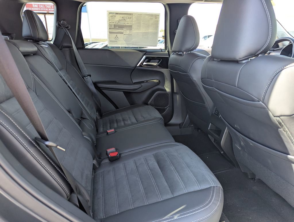 Used 2025 Mitsubishi Outlander 4WD Plug-In Hybrid image 35