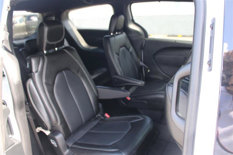 Used 2025 Chrysler Pacifica Select FWD image 14