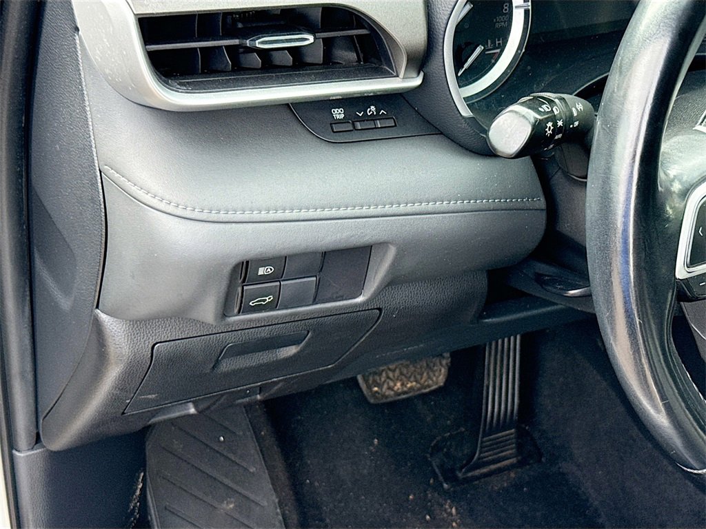 Used 2022 Toyota Highlander XLE image 11