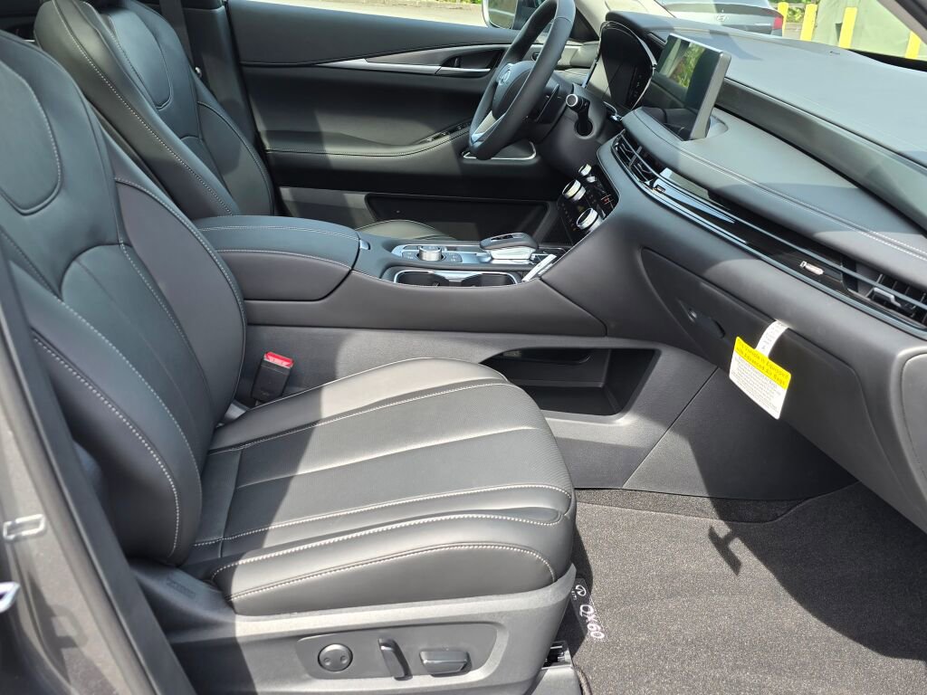 New 2025 INFINITI QX60 Luxe w/ Vision Package image 10
