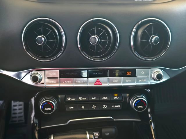 Used 2018 Kia Stinger GT1 RWD image 13