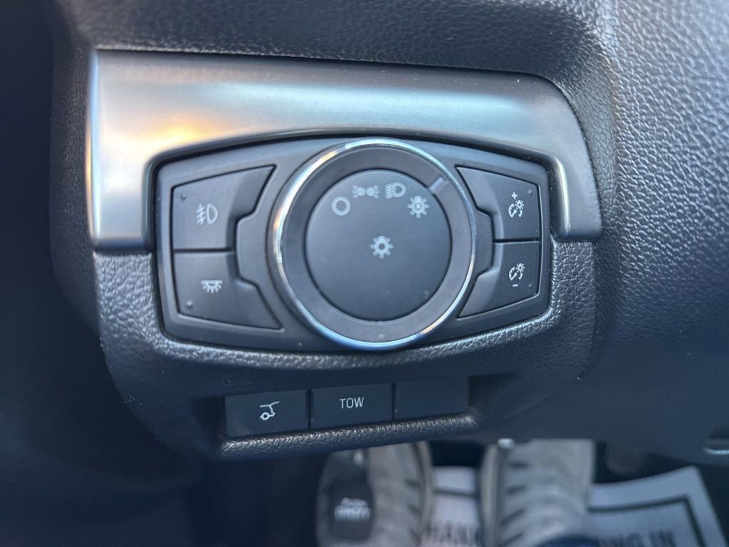 Used 2018 Ford Explorer XLT w/ Equipment Group 202A image 23