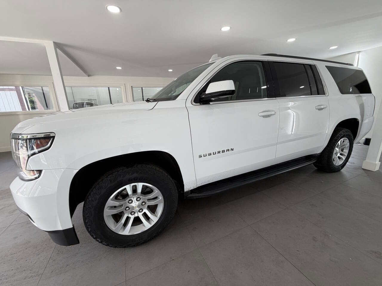 Used 2017 Chevrolet Suburban LS w/ Max Trailering Package AWD/4WD image 4