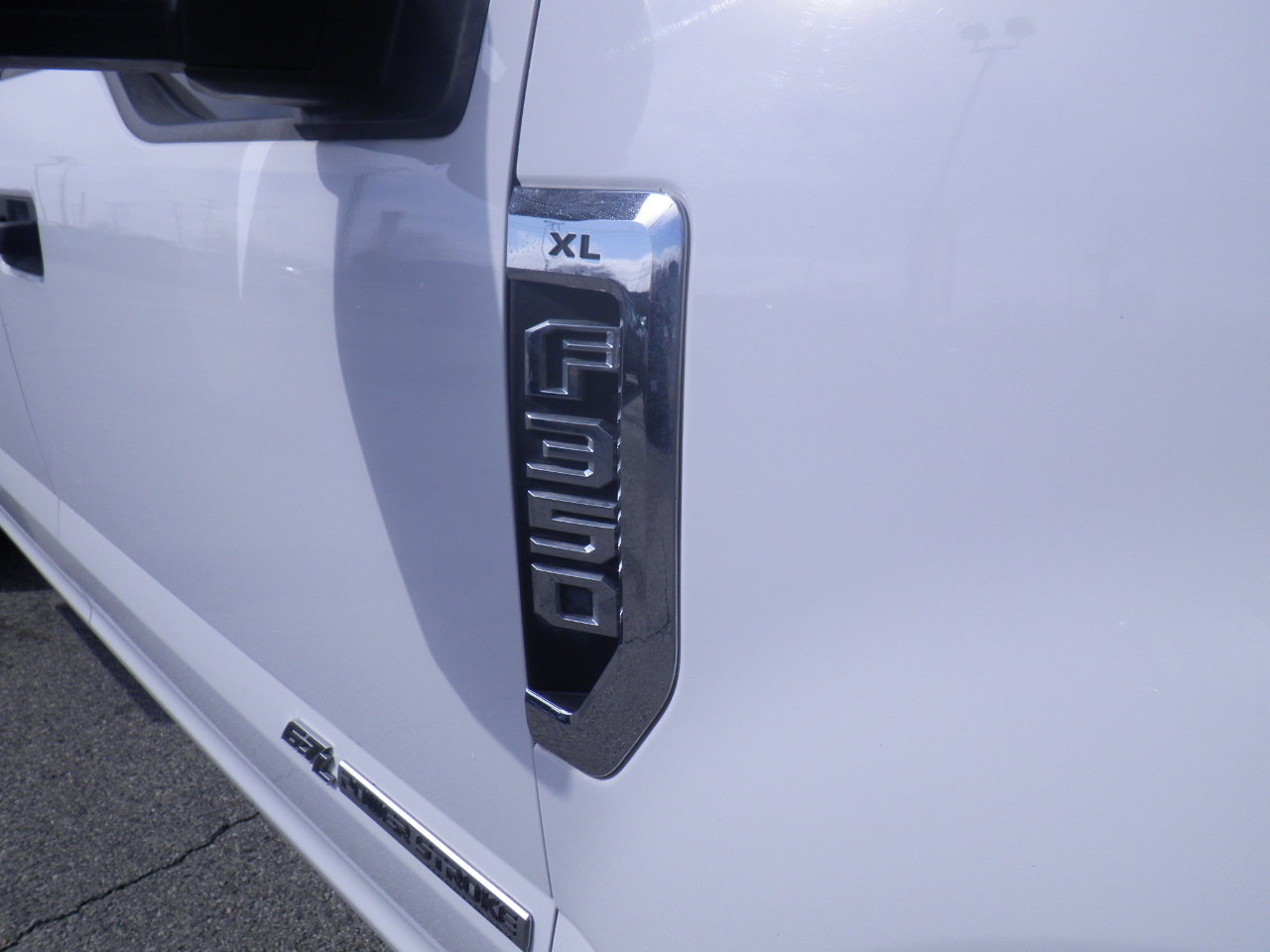 Used 2022 Ford F350 XL w/ Power Equipment Group image 9