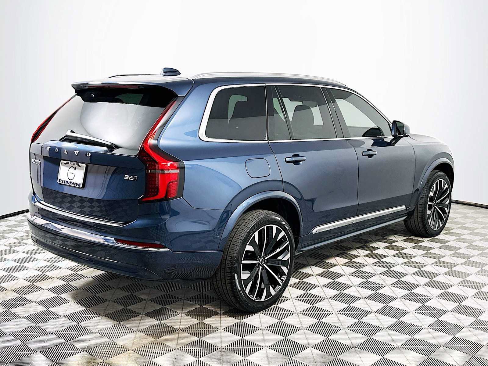 New 2026 Volvo XC90 B6 Plus w/ Protection Package Premier image 7