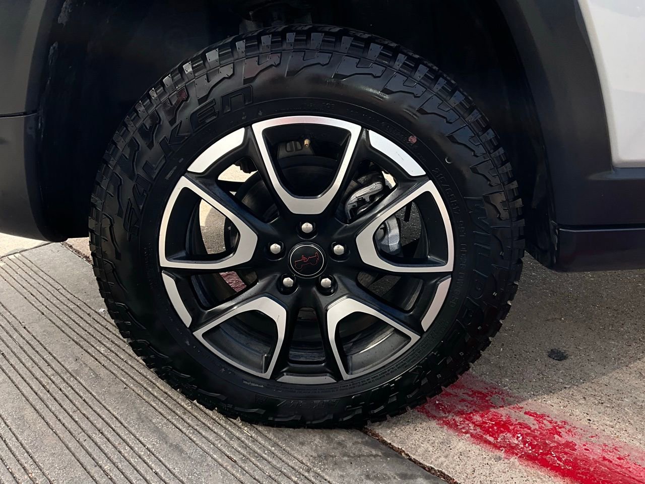 Used 2025 Jeep Compass Trailhawk AWD/4WD image 9