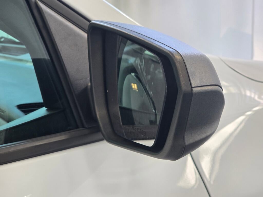 Used 2020 Chevrolet Equinox LS image 28