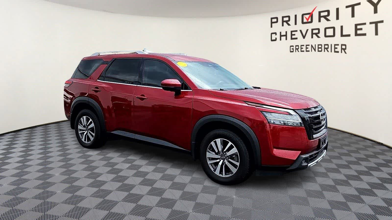Used 2023 Nissan Pathfinder SL w/ Lighting Package (N92) AWD/4WD image 2