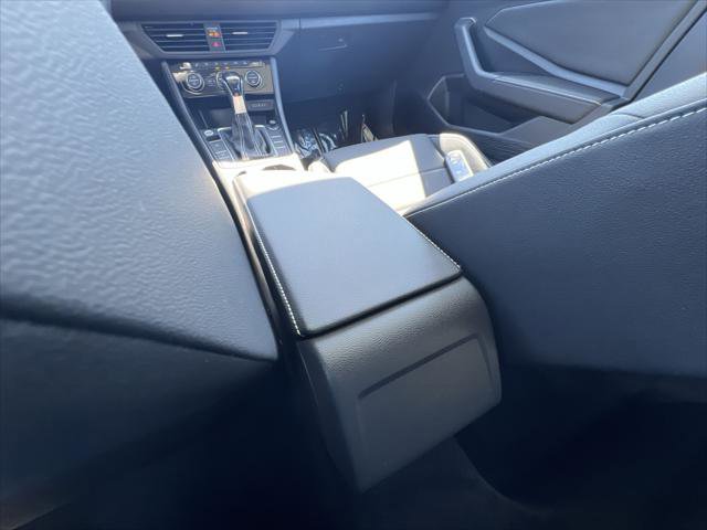 Certified 2024 Volkswagen Jetta SE w/ Panoramic Sunroof Package image 20