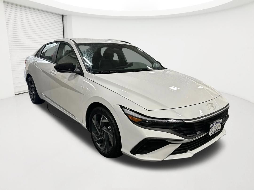 Certified 2025 Hyundai Elantra Sport FWD image 3