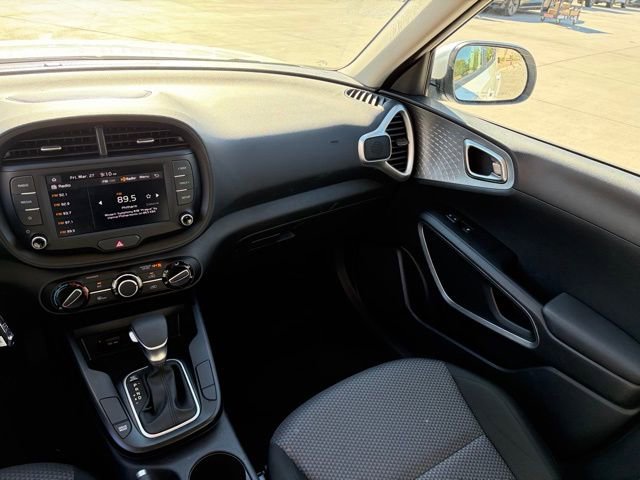 Used 2025 Kia Soul LX image 13