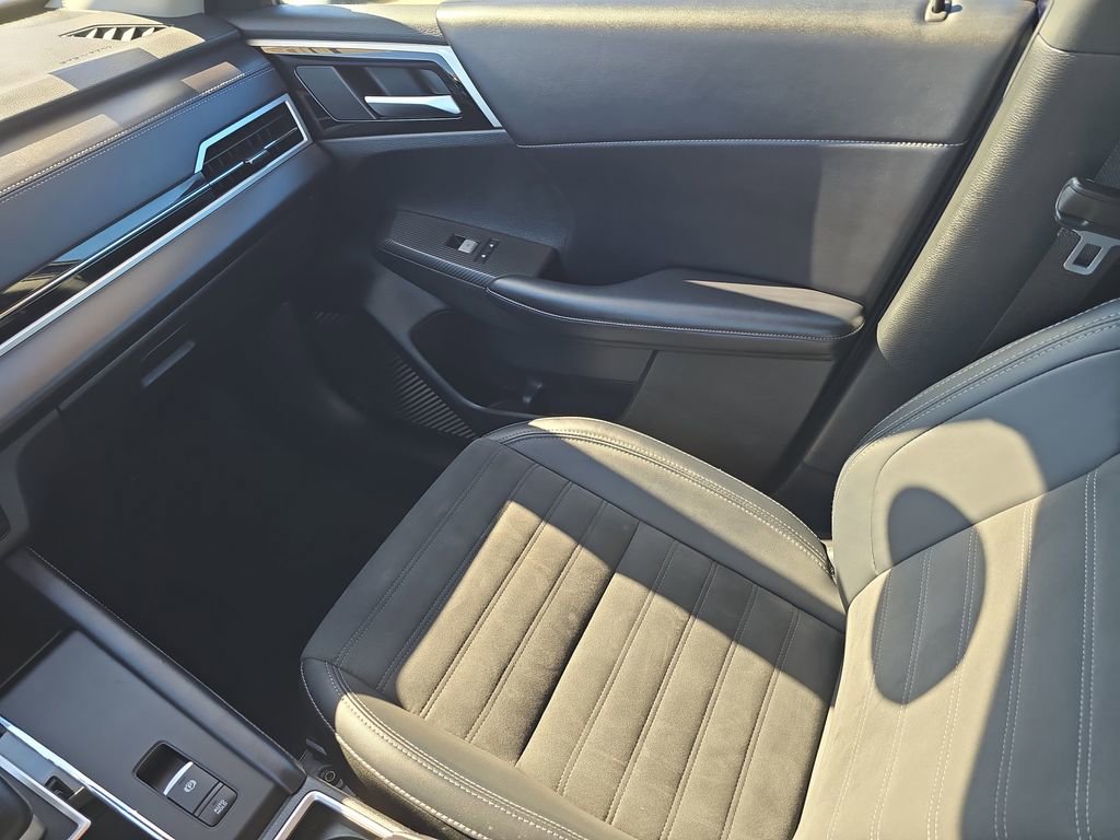 Used 2024 Mitsubishi Outlander SE image 16