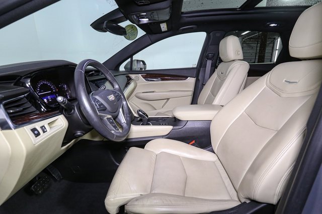 Used 2017 Cadillac XT5 Luxury w/ Driver Awareness Package image 39