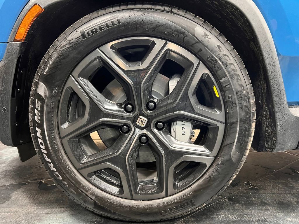 Used 2025 Rivian R1S Adventure AWD/4WD image 31