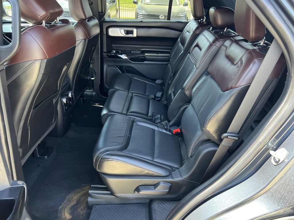 Used 2022 Ford Explorer Platinum w/ Equipment Group 601A RWD image 14