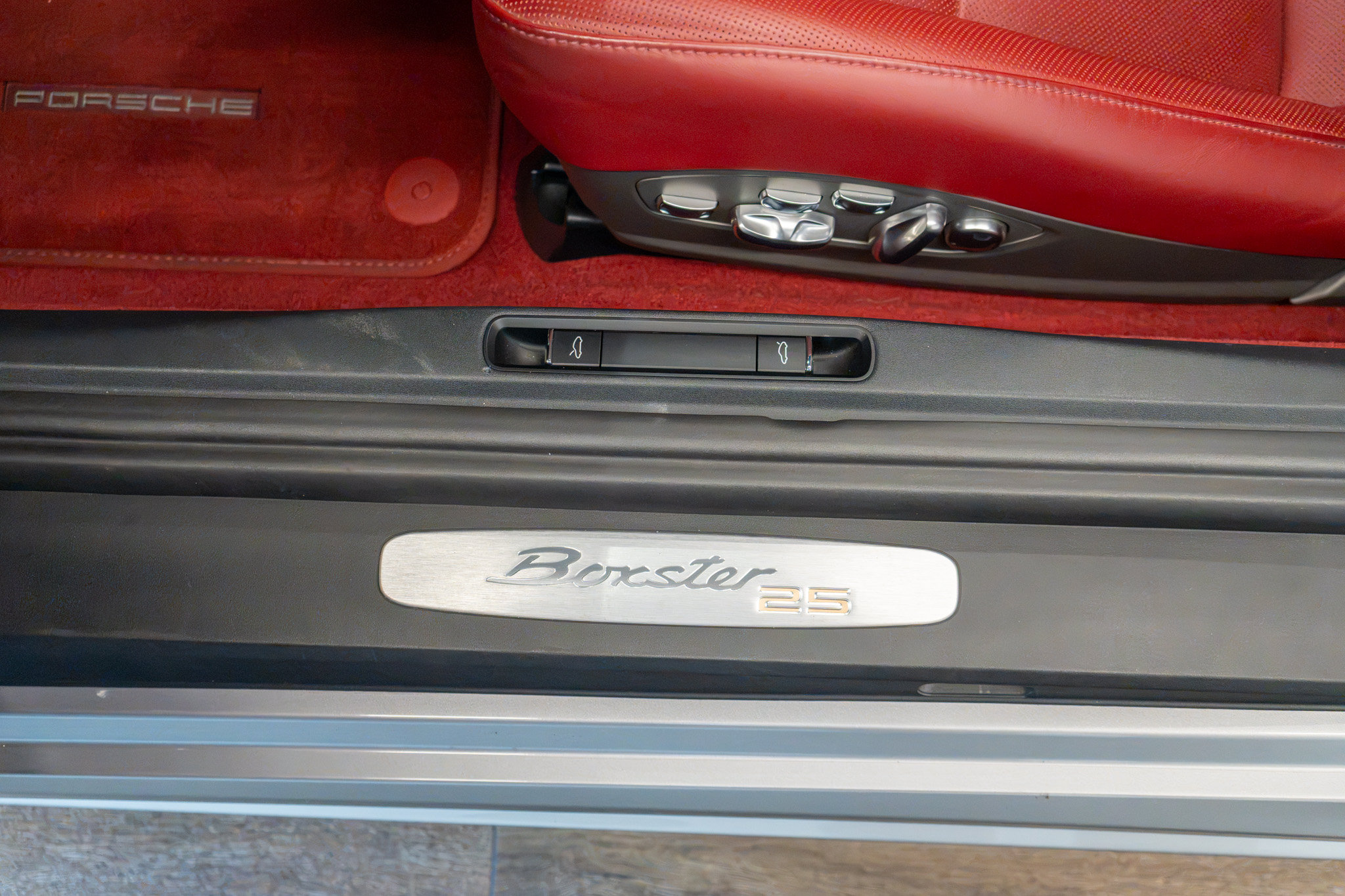 Used 2021 Porsche 718 Boxster RWD image 40