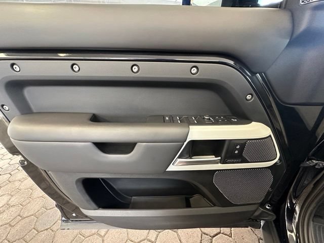 Used 2022 Land Rover Defender 110 X-Dynamic HSE AWD/4WD image 19