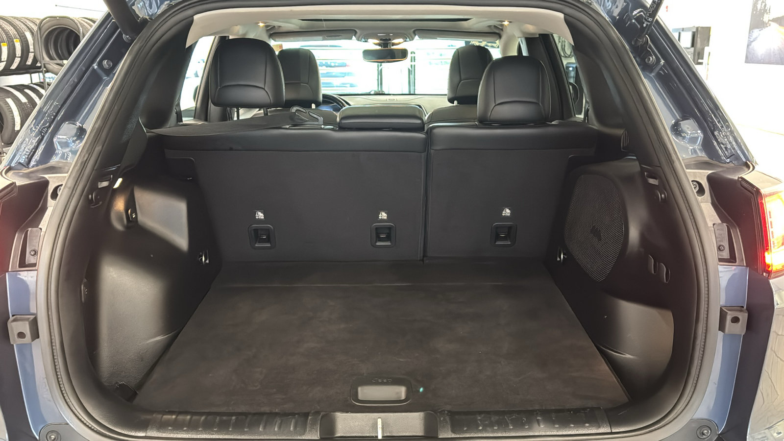 Used 2021 Jeep Cherokee Latitude Lux w/ Sun & Sound Group AWD/4WD image 28